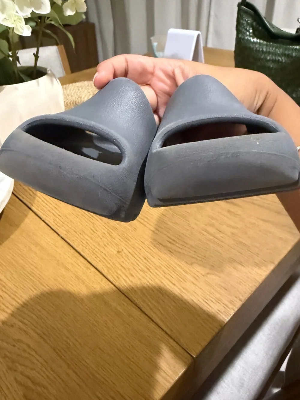 Yeezy Kids Slides in Slate Grey Size 9K